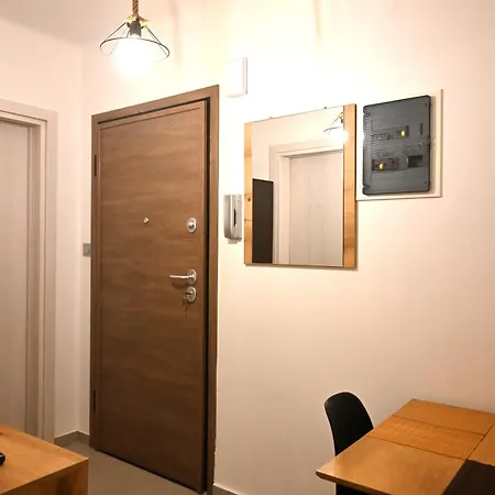 Thess 1 Bedroom Central *